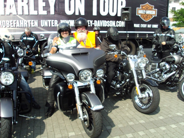 Harley on Tour & Beach'n Barbecue Party  11.jpg -                                