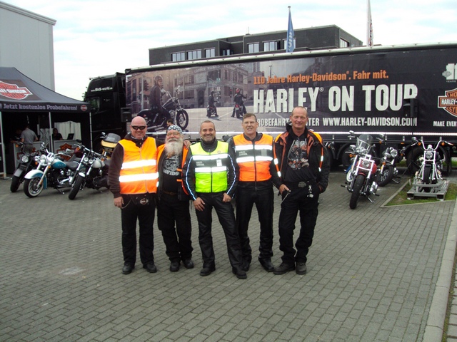 Harley on Tour & Beach'n Barbecue Party  4.jpg -                                