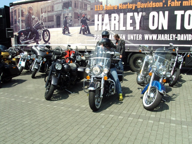 Harley on Tour & Beach'n Barbecue Party  7.jpg -                                