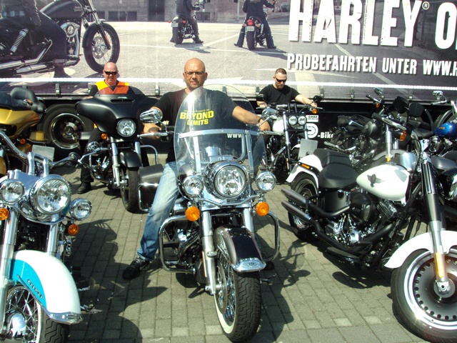 Harley on Tour & Beach'n Barbecue Party  9.jpg -                                
